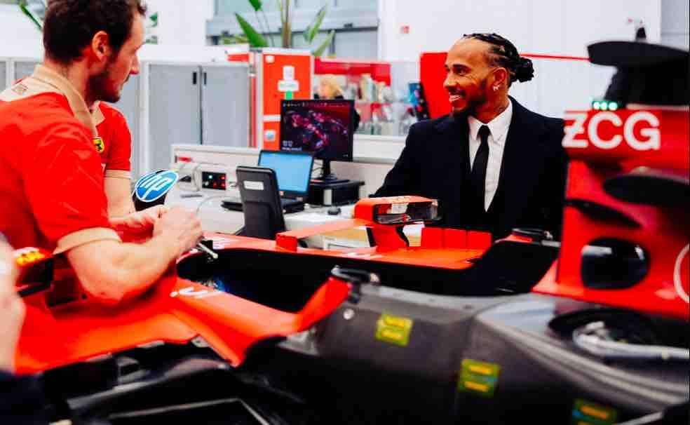 F1 | Ferrari, Hamilton e la prima nota ufficiale: "Momento memorabile"
