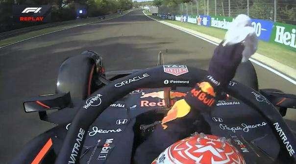 F1 | Verstappen sotto indagine per uno straccio lanciato dall’auto nelle FP2