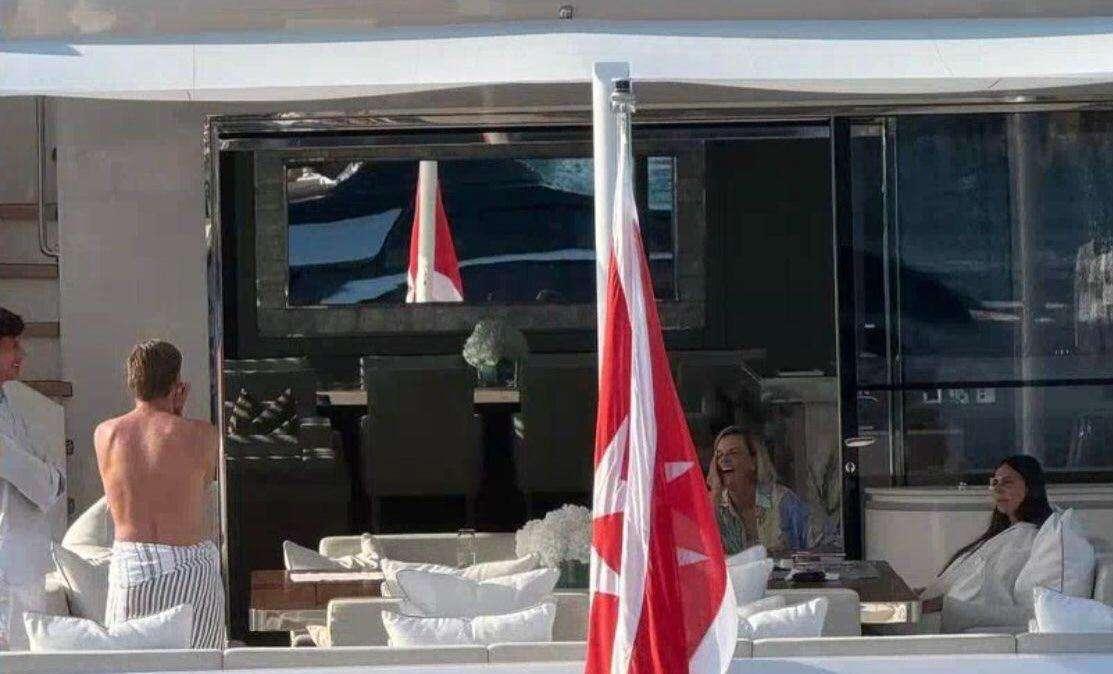 F1 | Sardegna al centro del mercato F1: spunta la foto di Wolff, Verstappen e signore