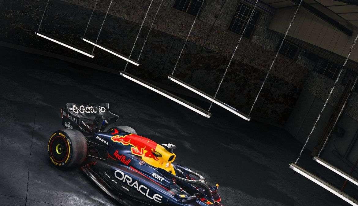 F1 | Red Bull mostra la sua RB: Horner introduce Verstappen e Lawson 