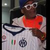 VIDEO - Regalo speciale per Spike Lee: a lui la nuova maglia away Inter