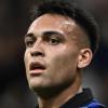 GdS - Lautaro da capitano vero: al fianco dei compagni prima e durante la gara