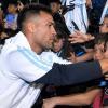 Argentina, che entusiasmo a Cordoba! Lautaro va a prendersi l'abbraccio della gente
