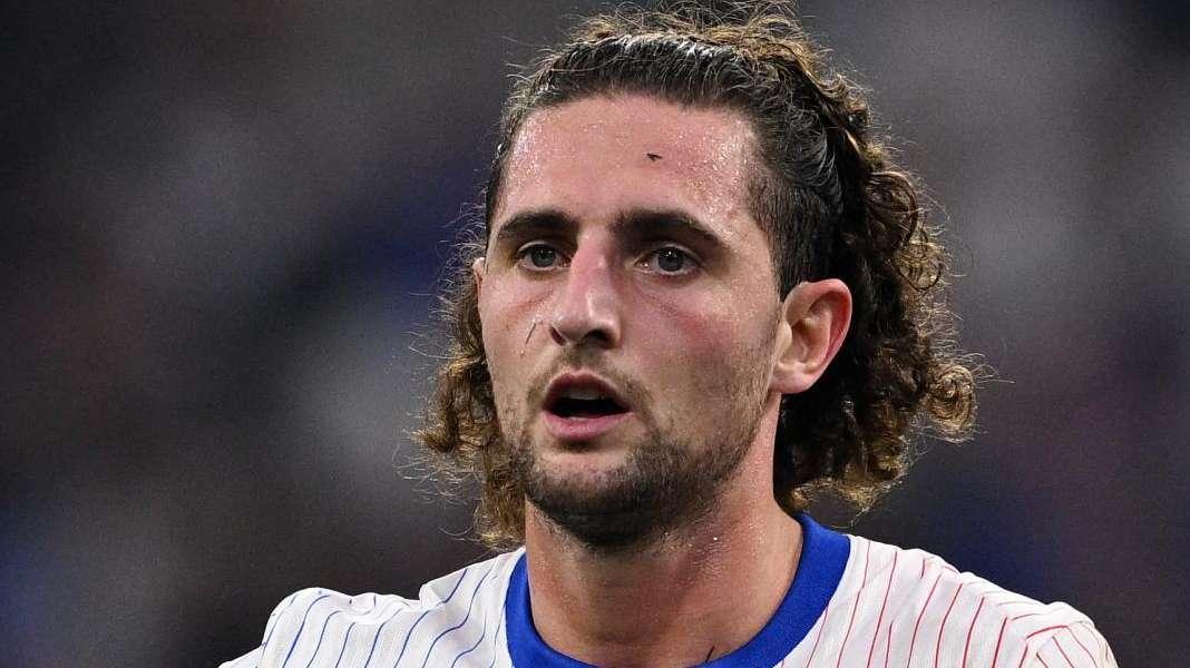 Bookies - Rabiot occasione a zero: Milan in leggero vantaggio sull'Inter, Roma terzo incomodo