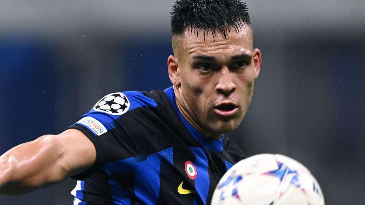 Osimhen loda Lautaro: "Fortissimo, che leadership trasmette. Averlo in Serie A è un bene per il calcio italiano"