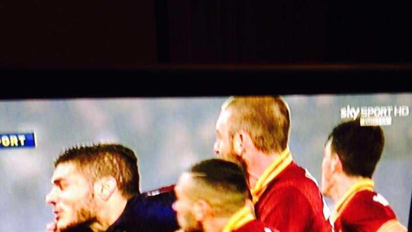 FOTO - De Rossi, pugno a Icardi. Era rigore e rosso