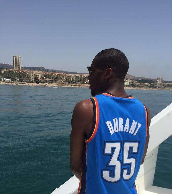 Kondogbia, maglia di Durant e.. un po' di relax
