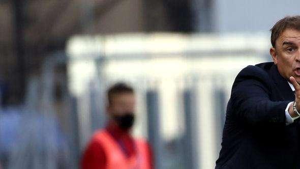 Cagliari, Semplici non molla: "Giocando così i punti arriveranno. Nainggolan centrale dà più qualità"