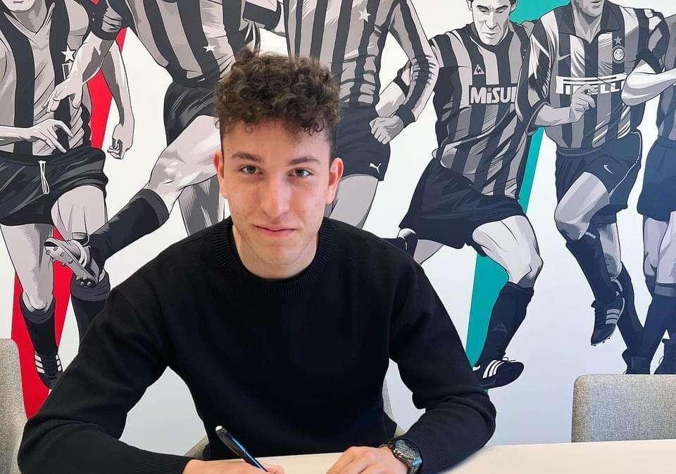 Rovida, primo contratto da professionista: il portiere ha firmato con l'Inter fino al 2025 