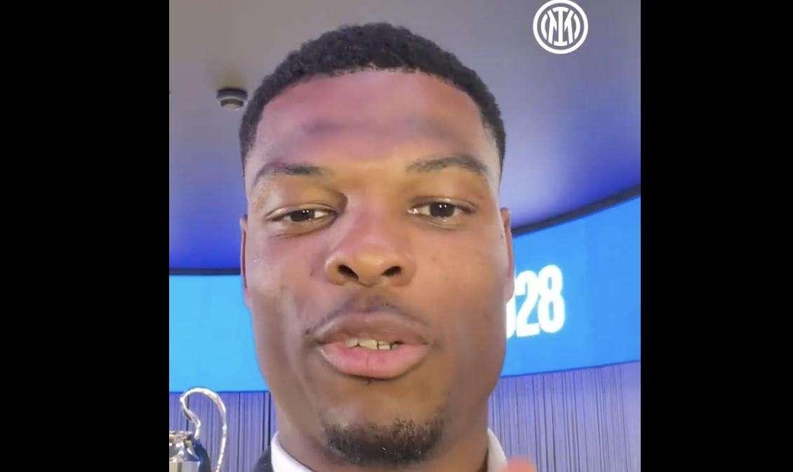 VIDEO - Dumfries, messaggio ai tifosi dopo il rinnovo: "Vinciamo altri trofei. Forza Inter"
