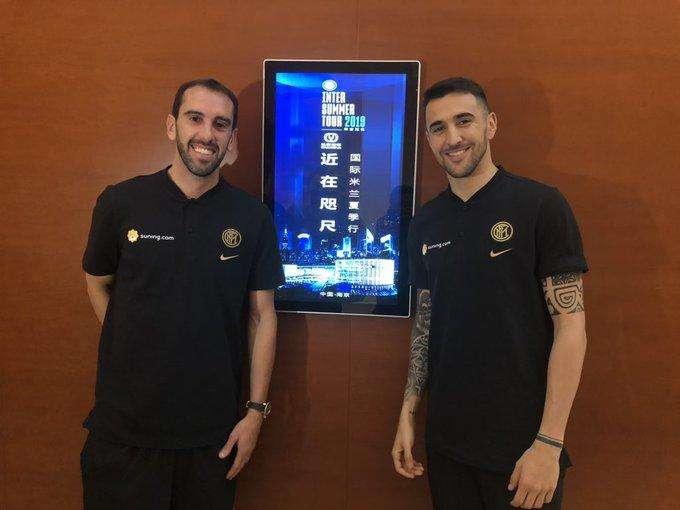 FOTO - Vecino e Godin hanno raggiunto l'Inter: eccoli insieme
