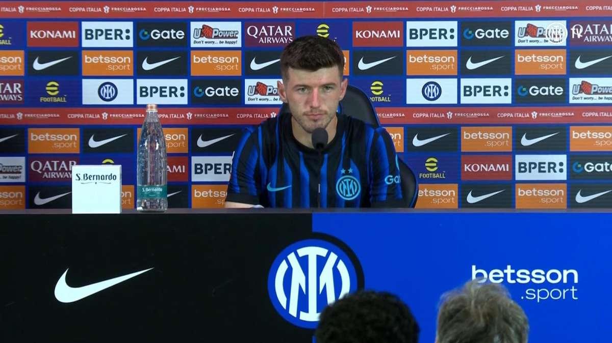 Sucic in conferenza: "Quello che ci ha detto Chivu all'intervallo deve restare nello spogliatoio"