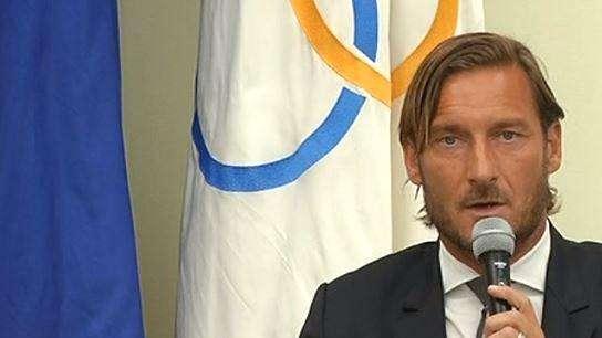 Totti: "La punizione di Nainggolan a Roma? Presi una posizione forte. Chi sbaglia paga, ci vuole rispetto"