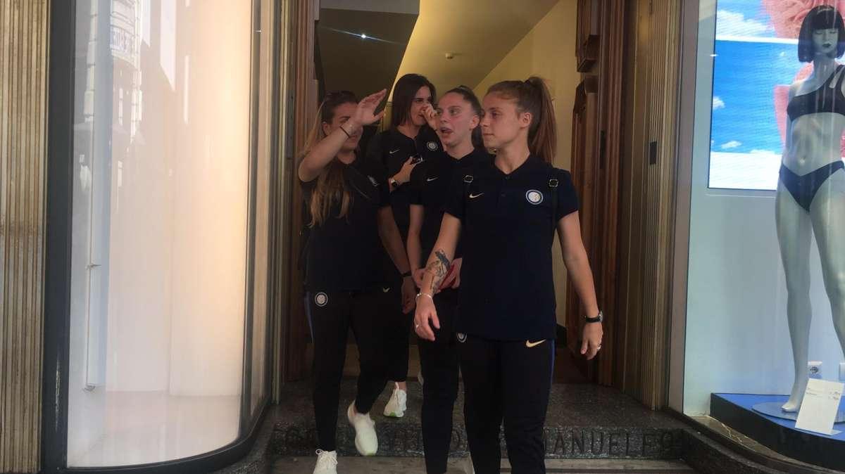 Inter, va e vieni in sede: anche quattro giocatrici negli uffici milanesi 