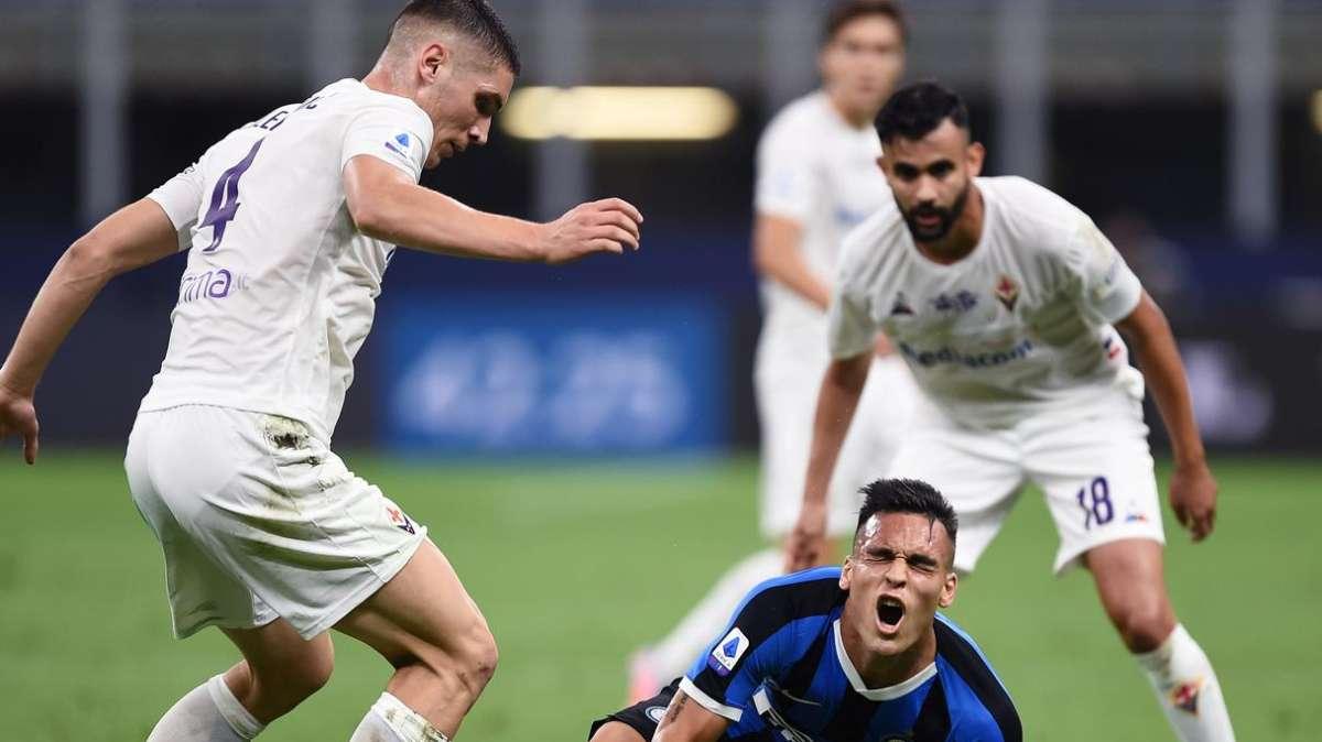 Inter-Fiorentina - L'Inter vive di fiammate, la manovra è limitata allo sviluppo in ampiezza. L'equilibrio nasce dai duelli