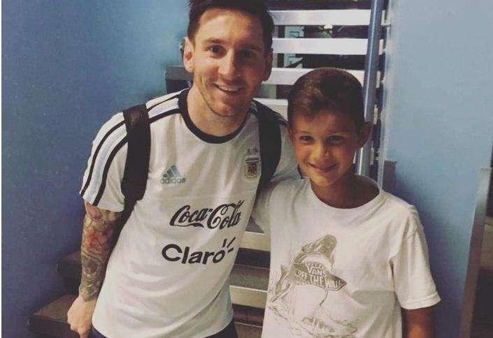 Acosta svela il retroscena dietro la foto di Carboni con Messi: "Finsi di essere mio fratello"