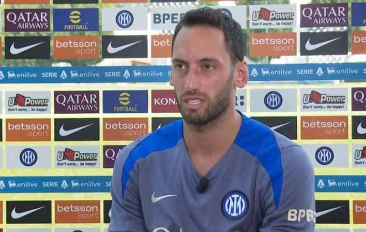 Calhanoglu: "Mai pensato di lasciare l'Inter, ho voluto tranquillizzare tutti. Sarò felice se vinceremo tutto"