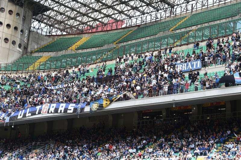 TS - Buu razzisti a Zapata: Curva a rischio chiusura