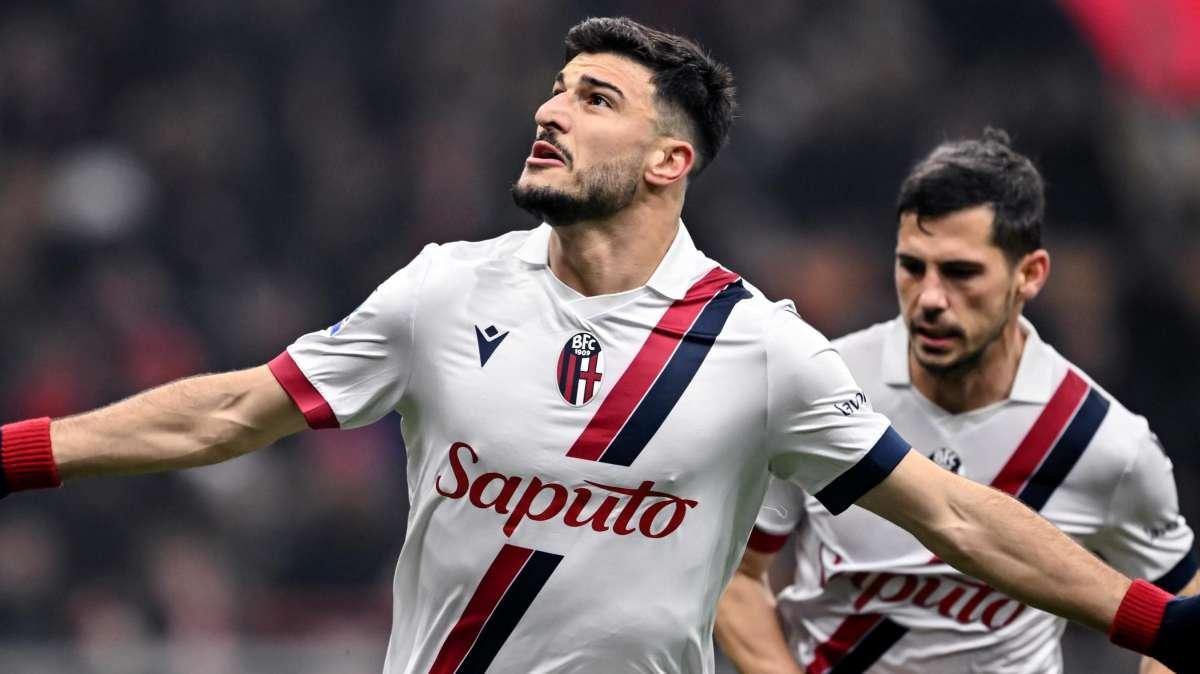 VIDEO - Il Milan sbaglia (due volte) dal dischetto, Orsolini no: il Bologna strappa il 2-2 a San Siro. Gli highlights