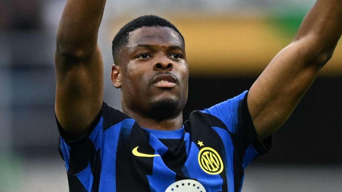 TS - Dumfries in bilico. Individuato l'eventuale successore: Yukinari Sugawara dell'AZ Alkmaar