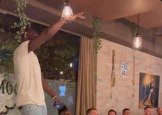 VIDEO - Lukaku si prende la scena: canti e balli nella cena con i compagni 