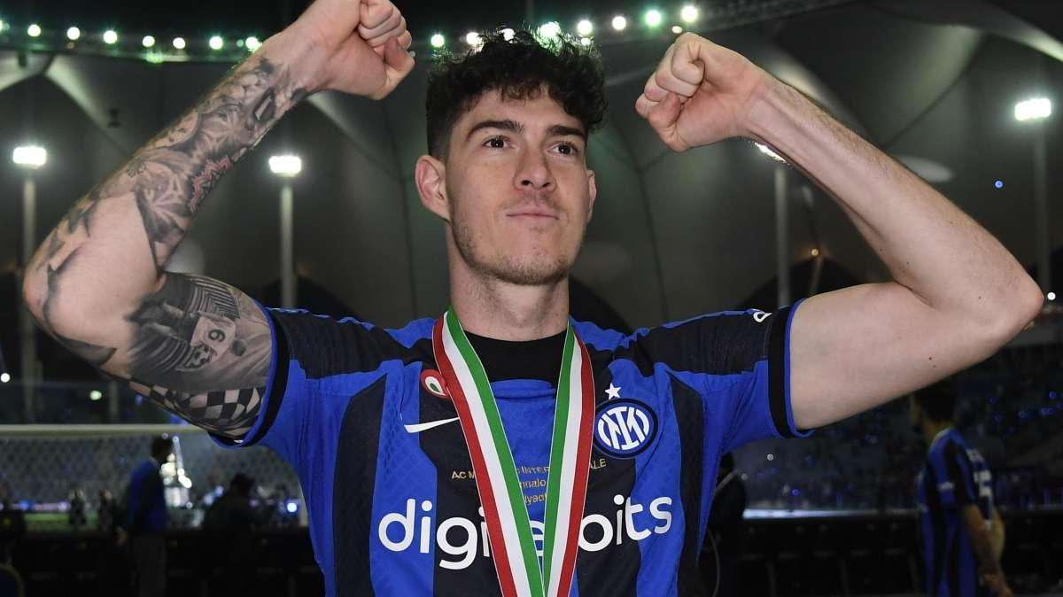 GdS - Bastoni come Calhanoglu: subito il rinnovo. Acerbi resta, Smalling se parte De Vrij