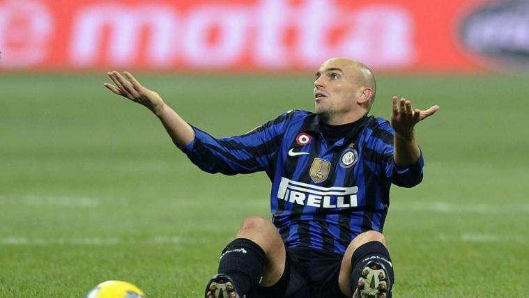 I messaggi dei tifosi interisti a Cambiasso