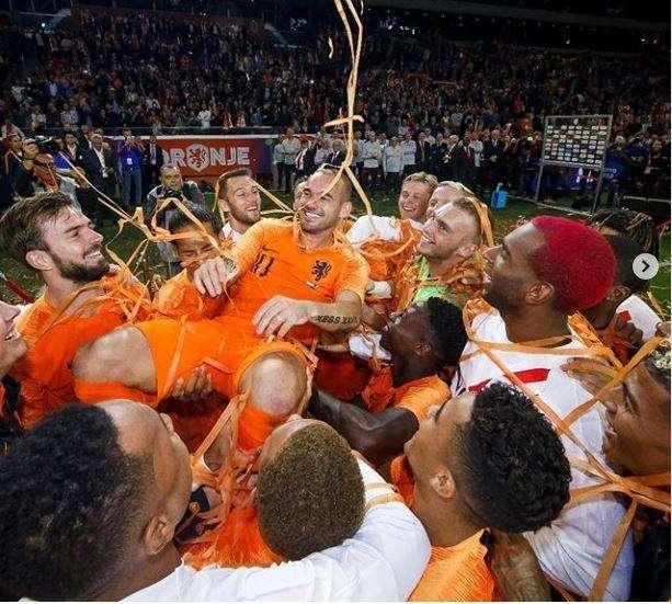 De Vrij omaggia Sneijder: "Persona fantastica e leggenda, onorato di aver trascorso momenti indimenticabili"