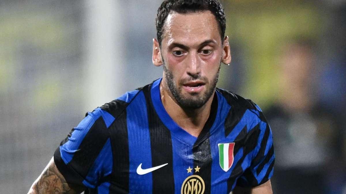 GdS - Calhanoglu stop: zero rischi, può tornare contro il Venezia. Ma ora il centrocampo è in apnea