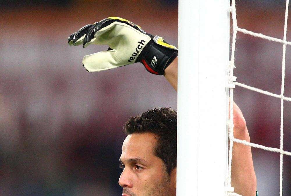 Julio Cesar: due giorni per convincere Benitez