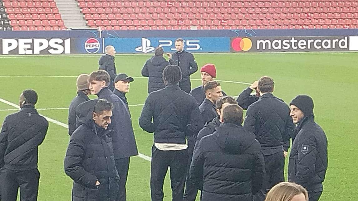 VIDEO - L'Inter è arrivata a Leverkusen: le immagini del walkaround alla BayArena
