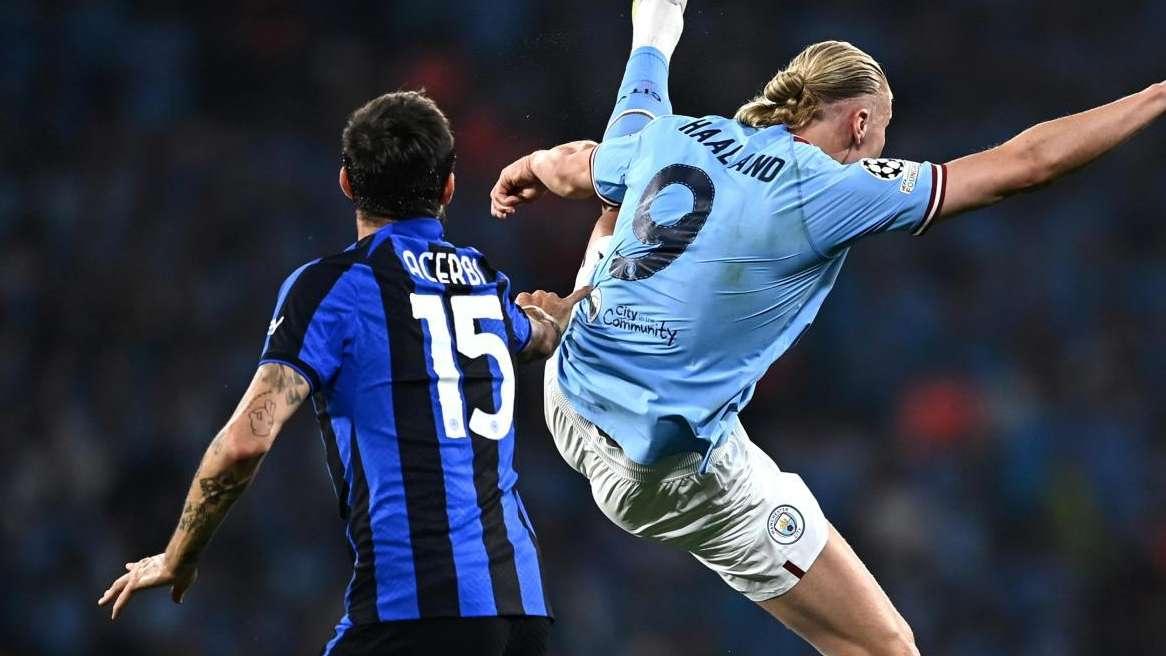 CdS - Acerbi l'antidoto contro Haaland: l'ex Lazio si è rivelato uno specialista