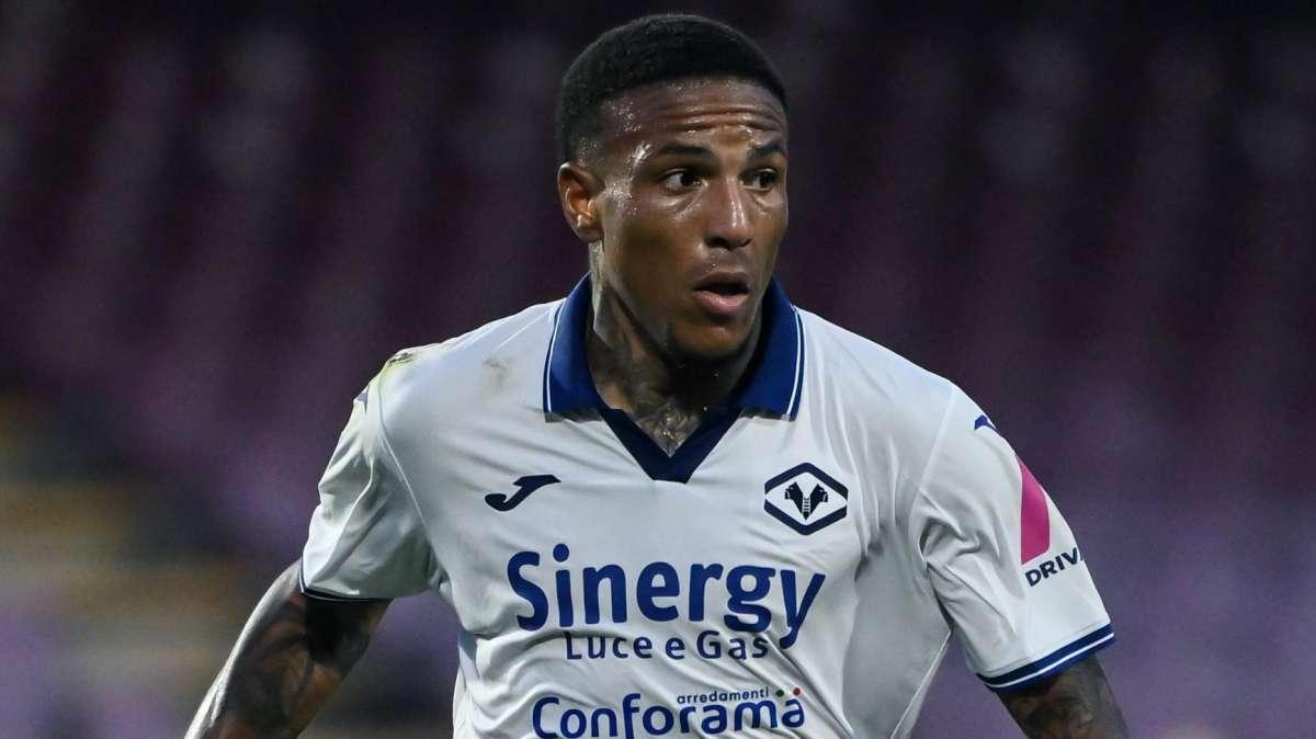 Verona, Folorunsho: "Baroni è sempre sul pezzo, ci ha detto che domenica con l'Inter sarà battaglia"