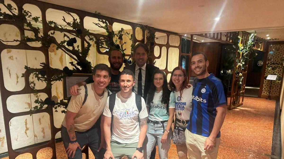 Soci dell'Inter Club di Londra in visita nell'hotel londinese della squadra: incontro con Marotta, Frattesi e Mkhitaryan
