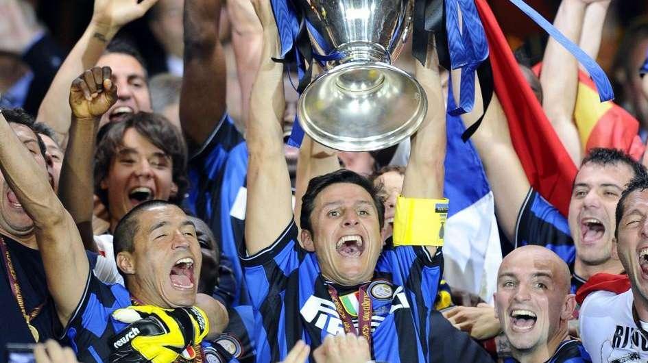 Zanetti festeggia l'Inter: "Infinito amore, eterna squadra mia. Da sempre e per sempre con il nerazzurro nel cuore"