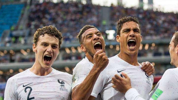 Varane-Griezmann, la Francia è la prima semifinalista. Finisce il sogno dell'Uruguay di Vecino