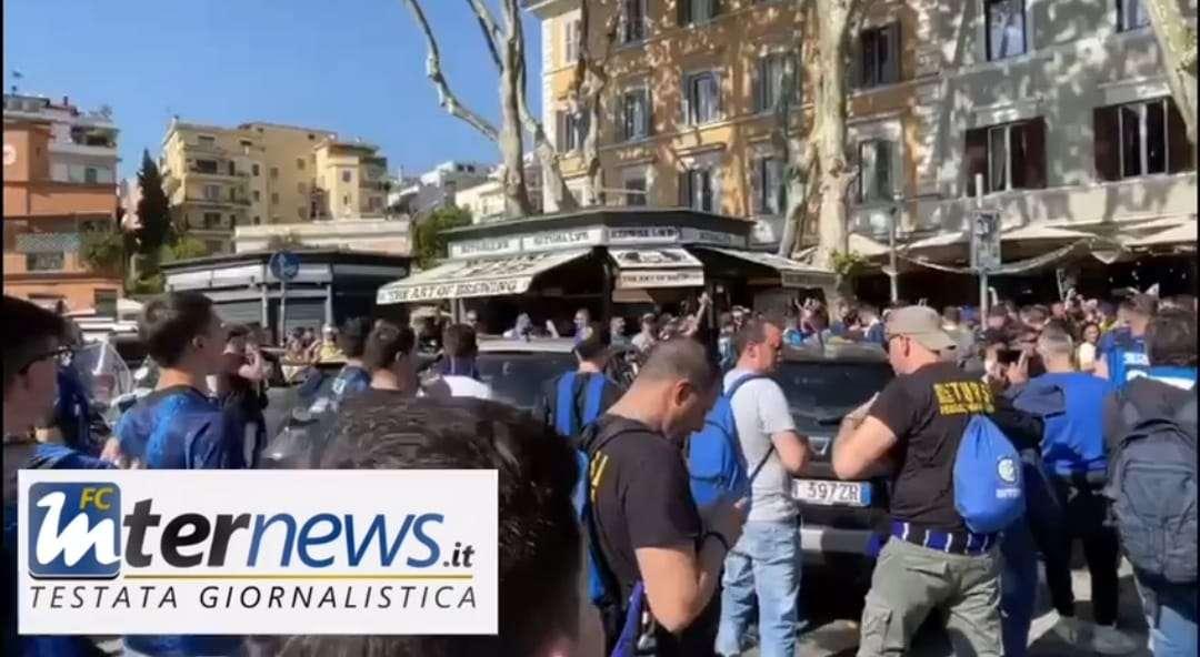 VIDEO - Verso l'Olimpico, l'incontro tra tifosi di Inter e Lazio