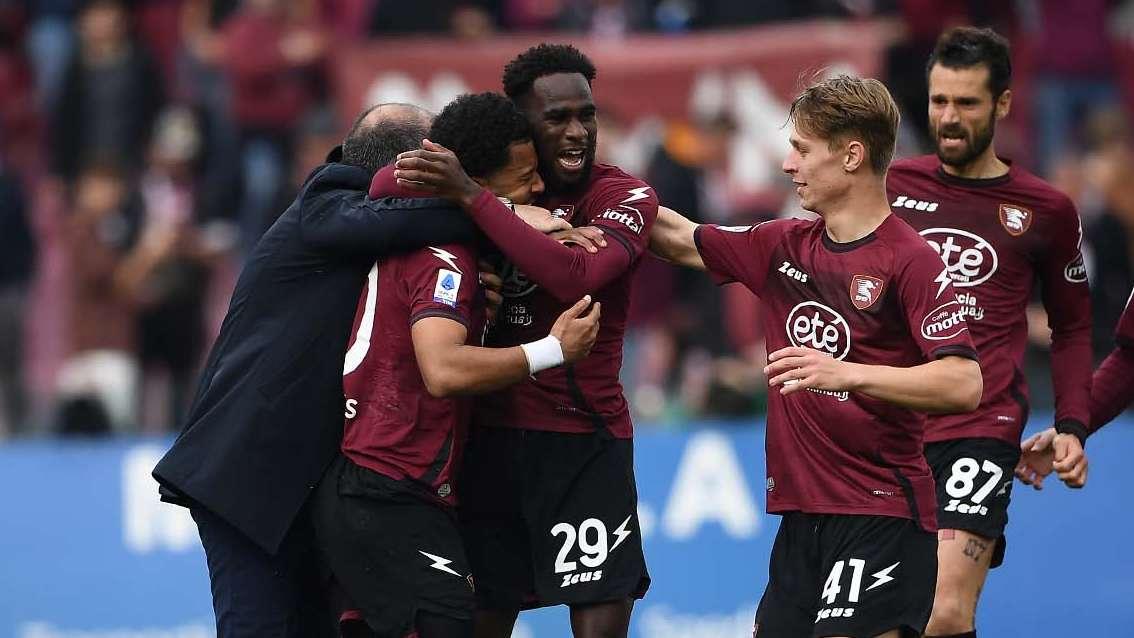 VIDEO - Salernitana, finalmente arrivano i tre punti: Lecce battuto 2-1, gli highlights