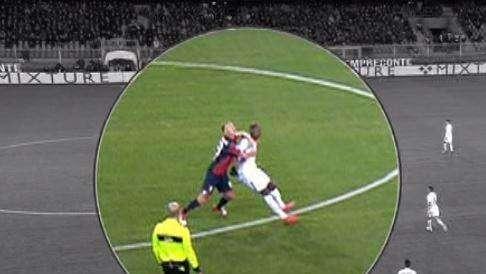 Tanti dubbi sulla regolarità dell'1-0 del Genoa. Ranocchia rischia di prendere il secondo giallo