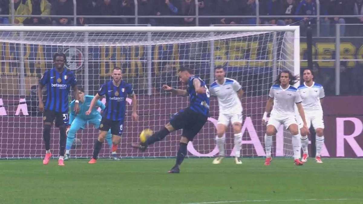Gol di Arnautovic, per l'AIA non punibile il fuorigioco di De Vrij: "Mandas non poteva mai intervenire"