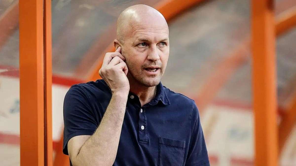 Barça, Cruyff: "La squadra ora è di nuovo forte. C'è pressione sull'allenatore, ma lui pensa a vincere"