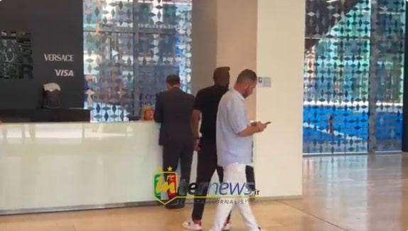 VIDEO FcIN - L'agente Cecere e due membri dell'entourage di Akinsanmiro in sede Inter: in definizione il prestito alla Samp 