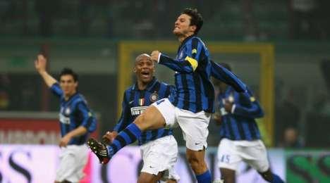 VIDEO - Accadde oggi - Il gol scudetto di Zanetti alla Roma. Sneijder fulmina la Samp con un gioiello
