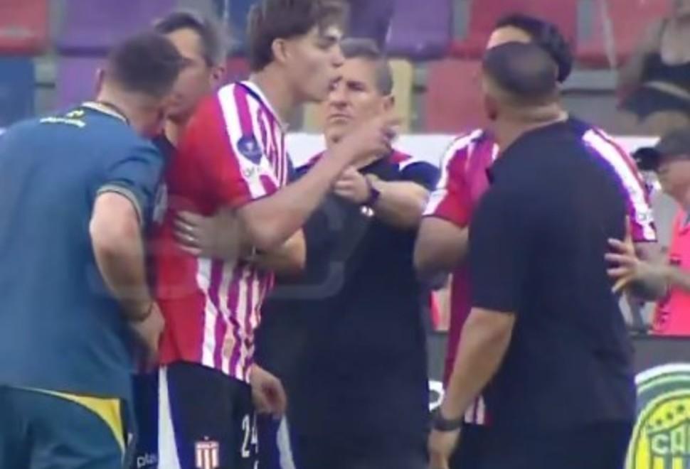 VIDEO - Rissa in Estudiantes-Rosario Central, è furia Palacios!