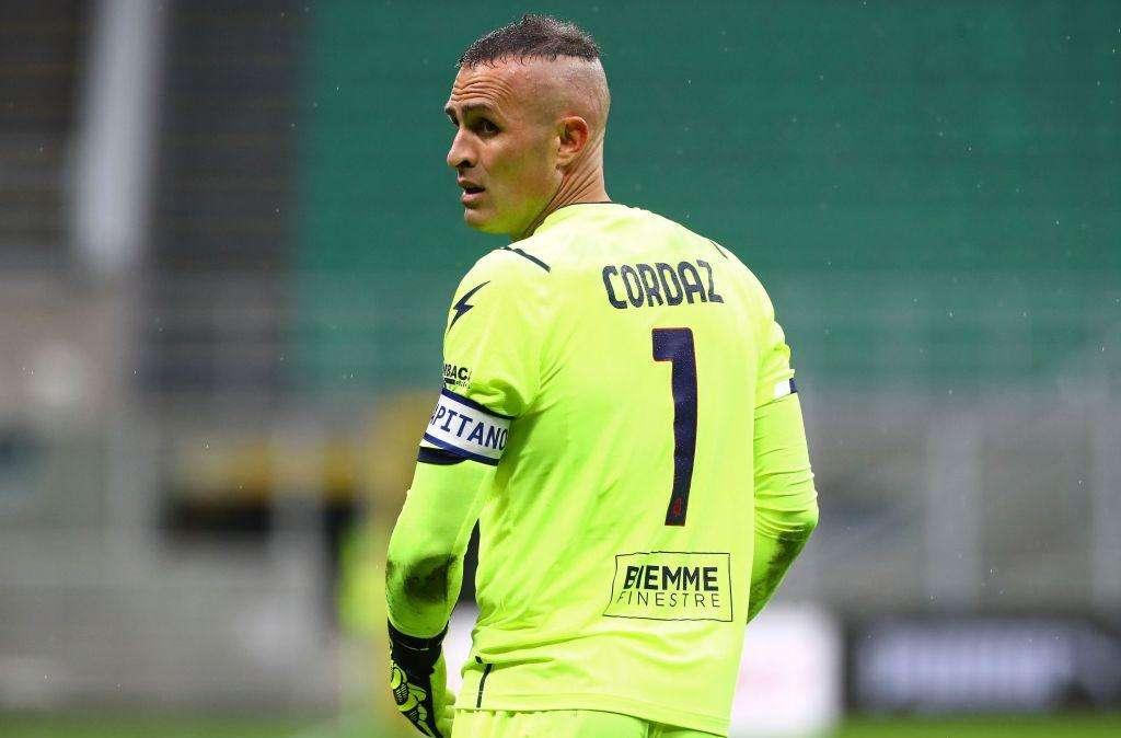 VIDEO - Cordaz, è arrivata la firma sul contratto: il portiere ha lasciato la sede dell'Inter