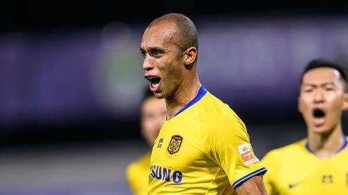 Jiangsu, Olaroiu elogia Miranda: "Giocatore eccezionale, è il nostro leader difensivo"