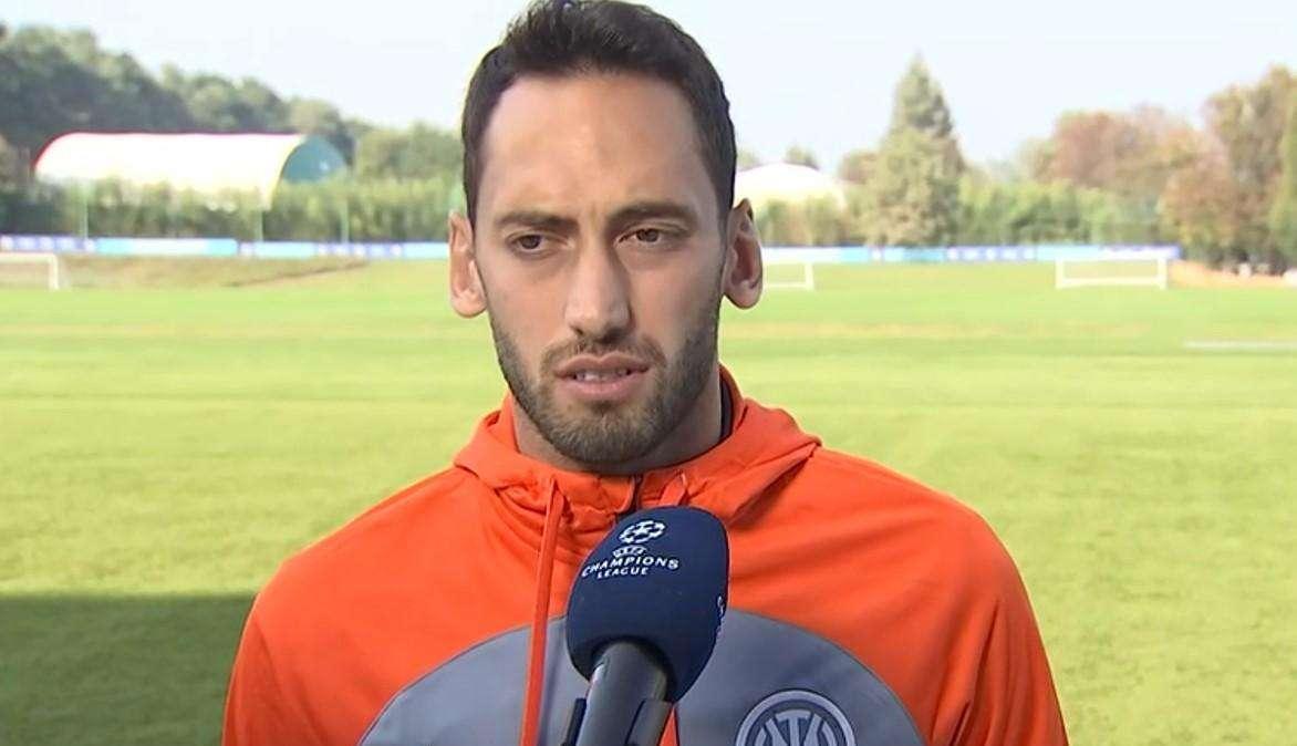 Calhanoglu a SM: "Mi piace giocare da regista. Penso di essere migliorato..."