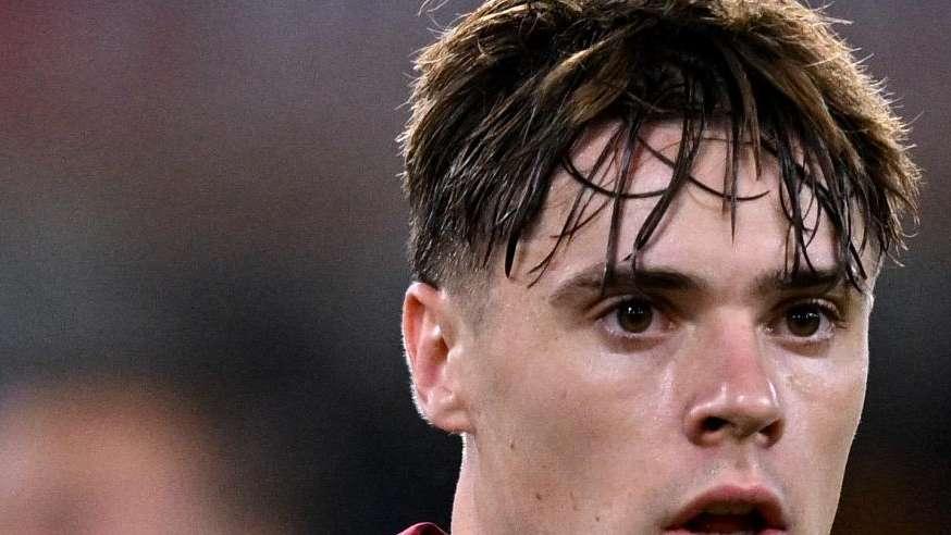 FOTO - Zalewski, full immersion nerazzurra:  l'accoglienza di Inzaghi e gli abbracci con Zielinski e Bastoni