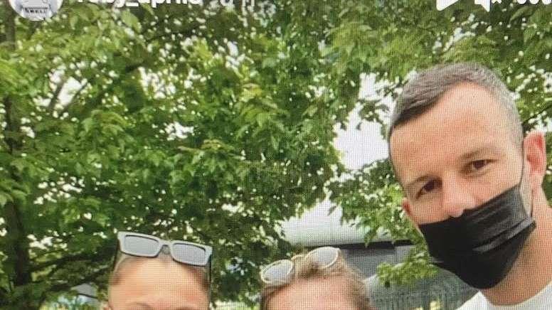 Roberta Aprile insieme al collega di reparto Samir Handanovic e le compagne di squadra