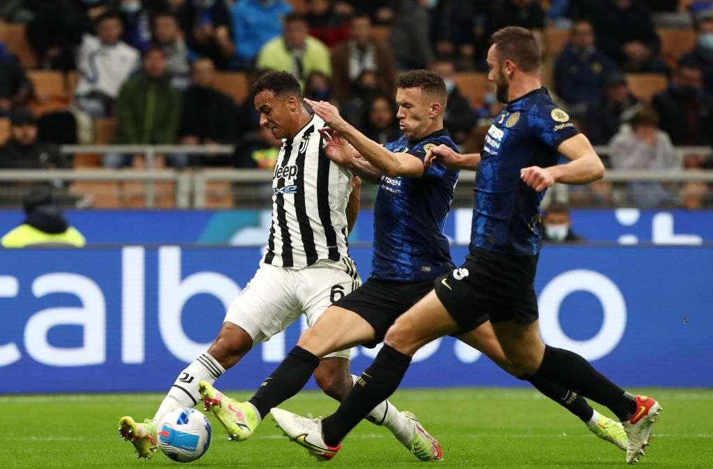 Qui Juve - Danilo parzialmente in gruppo. Domani la conferenza di Allegri